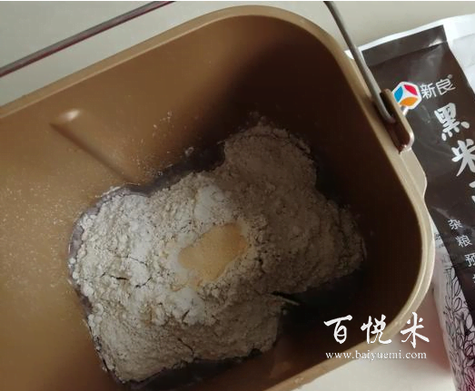 烘焙達人分享的這個配方,不用烤箱也能做出柔軟好吃的粗糧面包